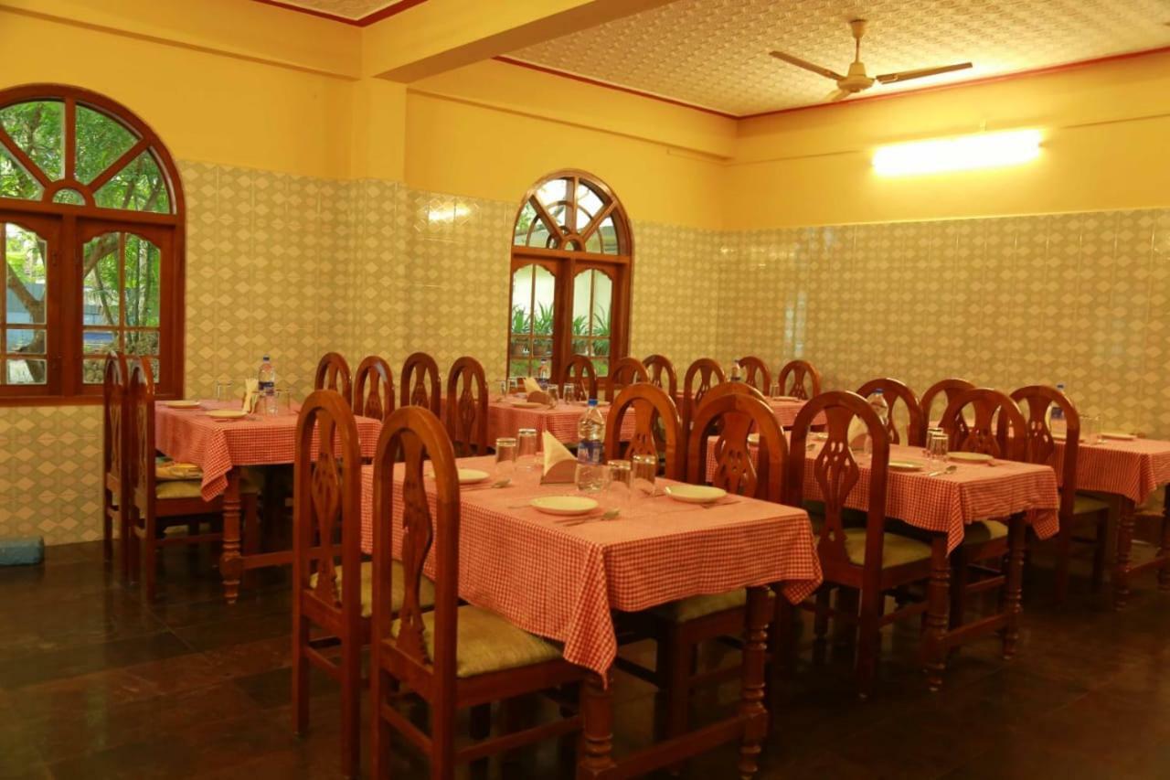 Lake Palace Family Resort Kumarakom Ngoại thất bức ảnh